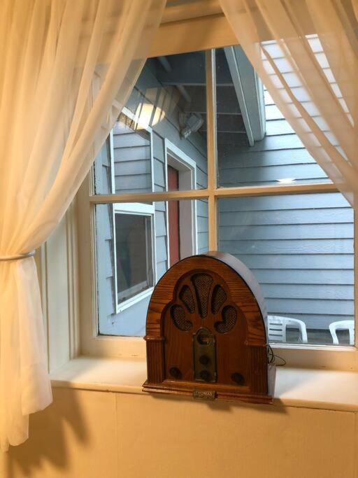 Coastal Cabin - Downtown Historical Log Home Anchorage Bagian luar foto